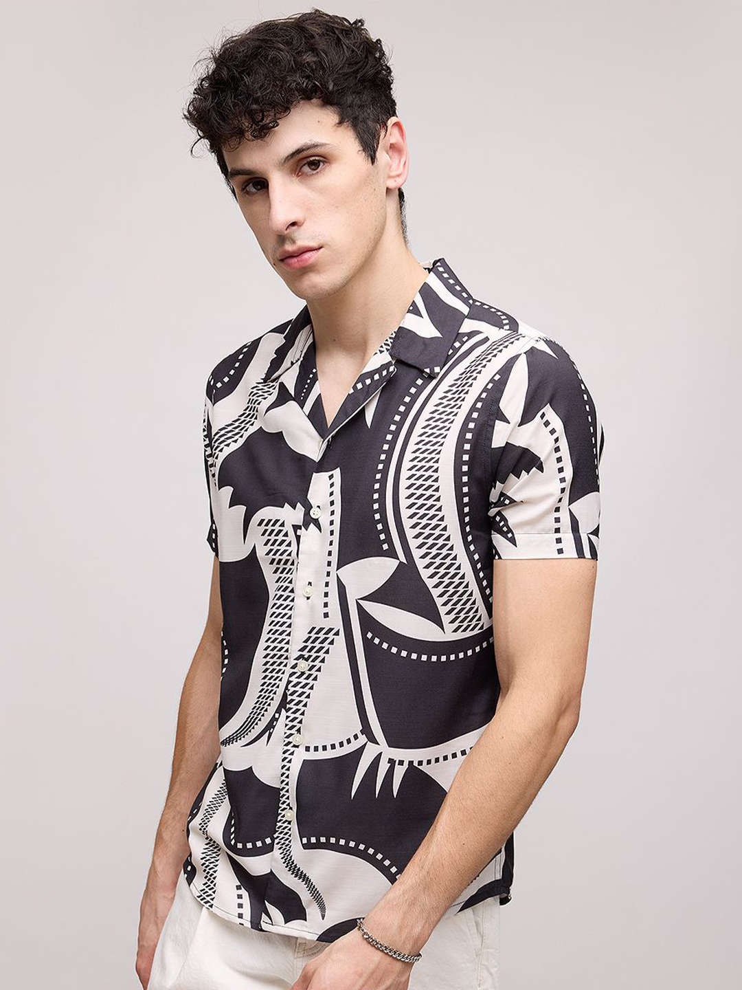 

FREAKINS Abstract Printed Spread Collar Short Sleeves Casual Shirt, Black