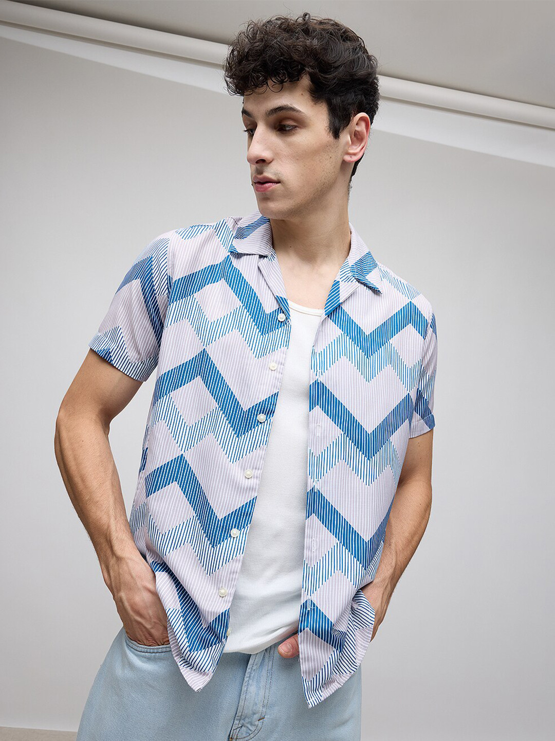

FREAKINS Geometric Printed Spread Collar Short Sleeves Casual Shirt, White