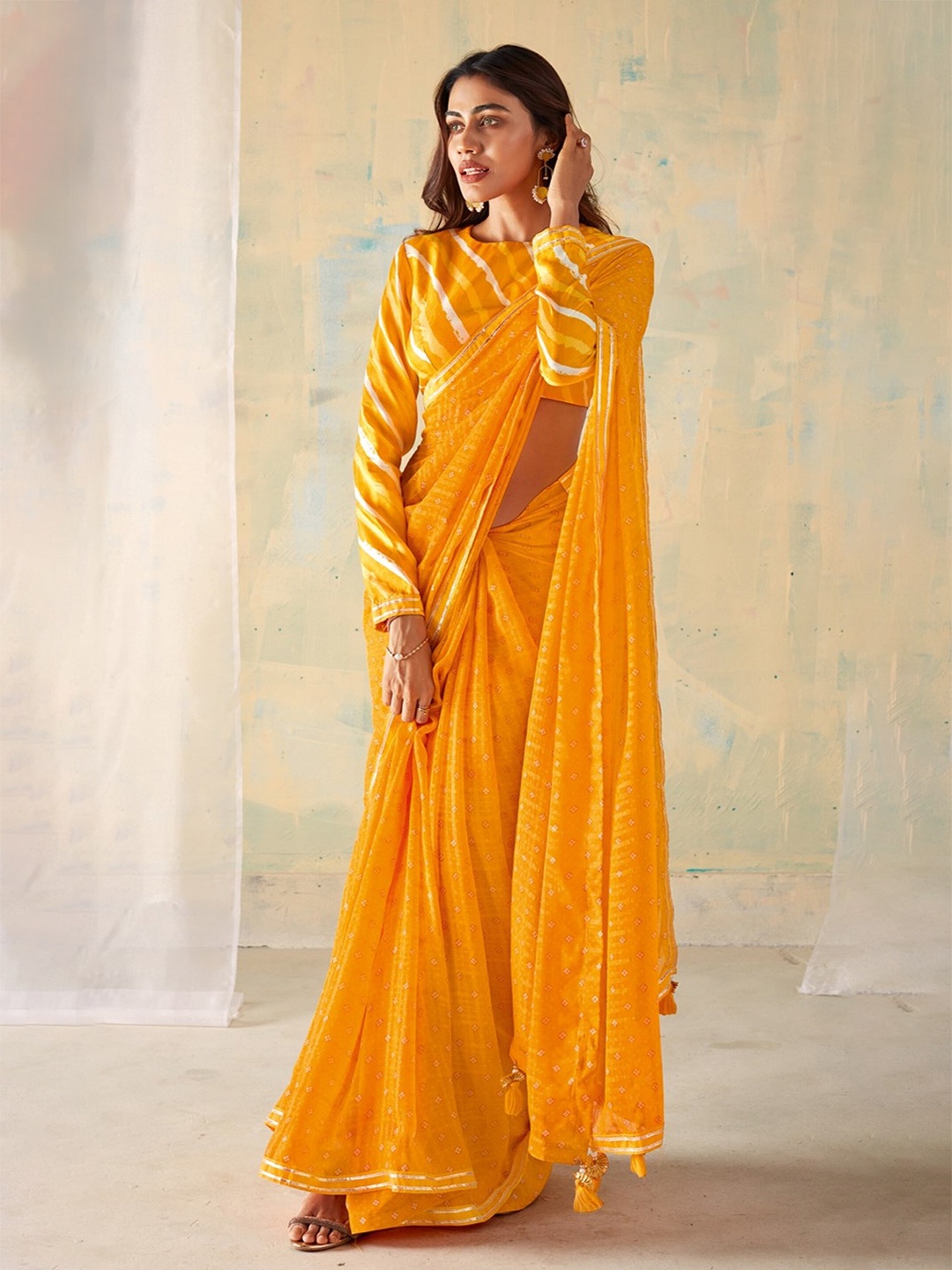 

Panzora Printed Zari Bandhani Saree, Yellow