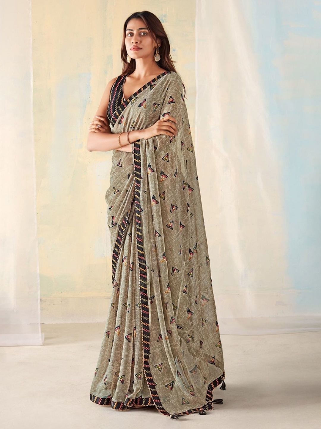 

Panzora Printed Woven Design Saree With Blouse Piece, Khaki