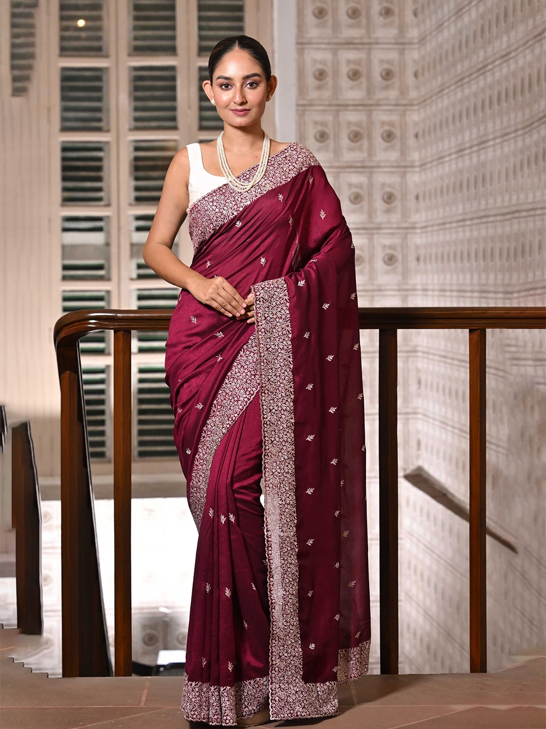 

Panzora Floral Embroidered Saree With Blouse Piece, Maroon