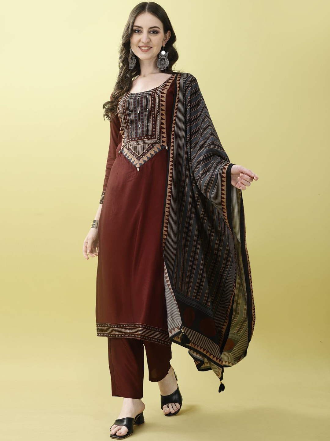 

SAPTRANGI Round Neck Ethnic Motifs Printed Regular Patchwork Pure Silk Straight Kurta Set, Red