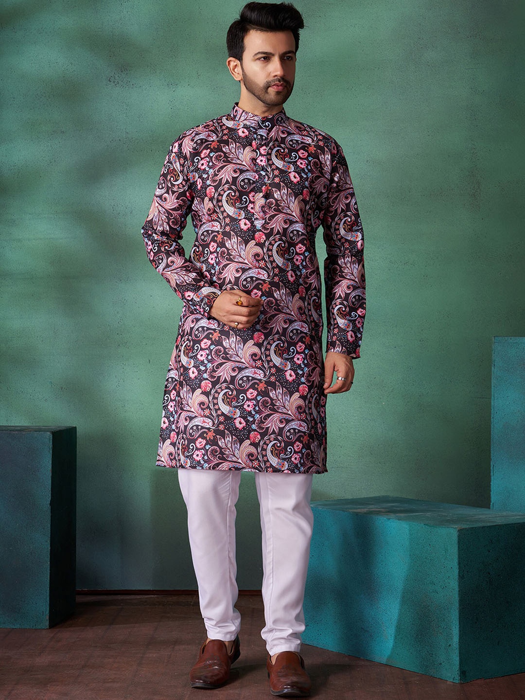 

Fashion FRICKS Men Ethnic Motifs Printed Regular Kurta with Pyjamas, Maroon