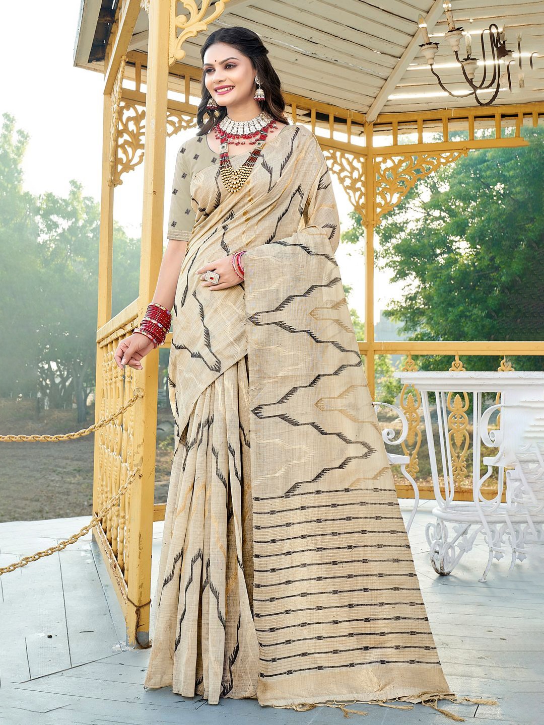 

SANGAM PRINTS Woven Design Saree, Grey