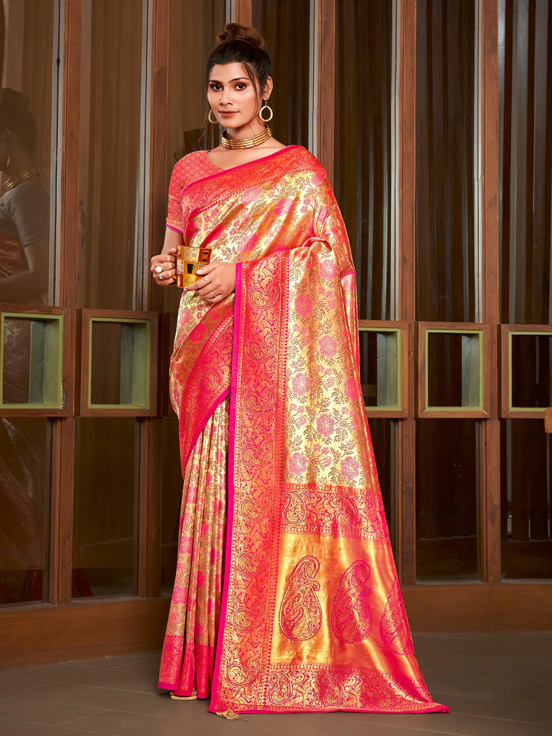 

SANGAM PRINTS Woven Design Zari Saree, Pink