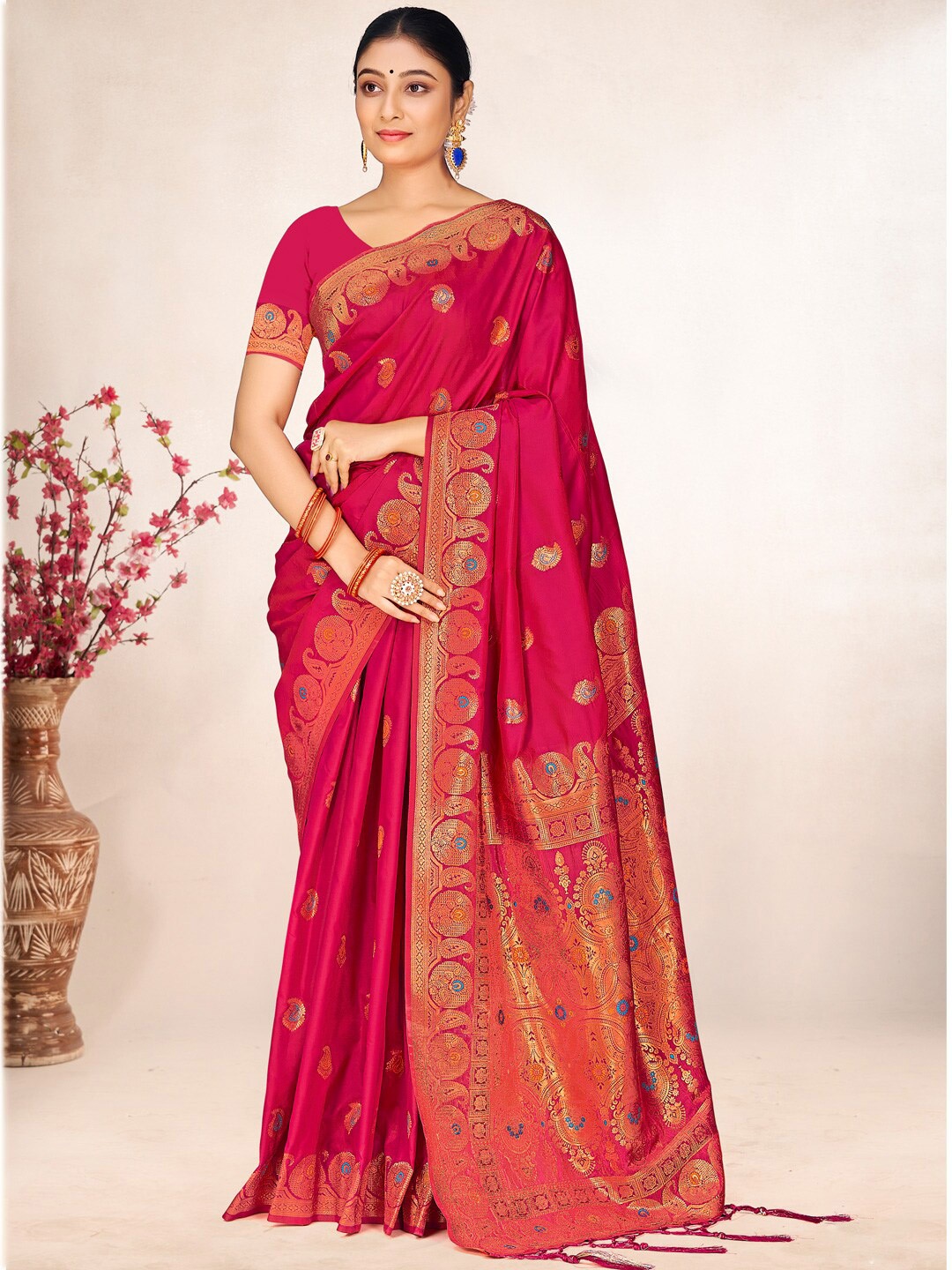 

SANGAM PRINTS Woven Design Zari Saree, Fuchsia
