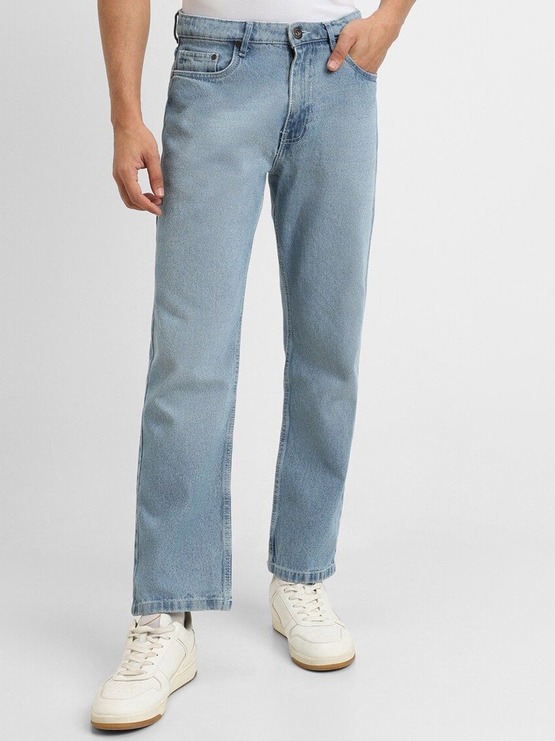 

FOREVER 21 Men Clean Look Heavy Fade Light Shade Mid-Rise Straight Fit Jeans, Blue