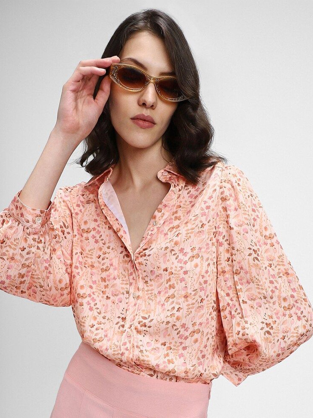 

FOREVER 21 Floral Printed Puff Sleeves Casual Shirt, Peach