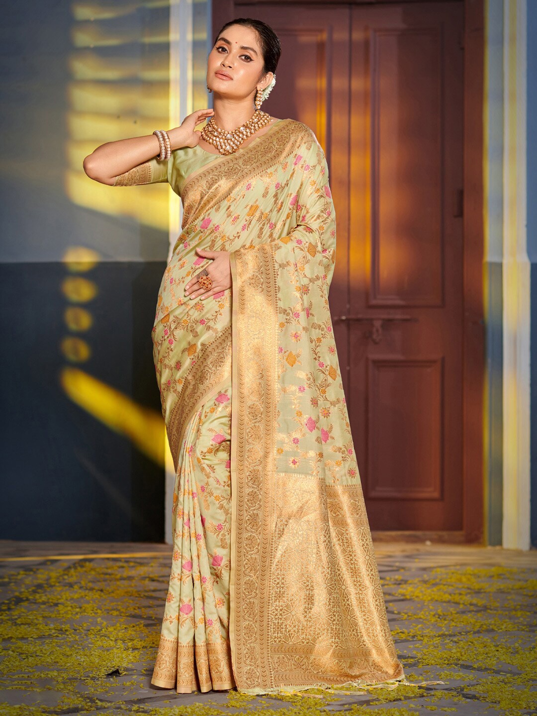

SANGAM PRINTS Woven Design Zari Banarasi Saree, Green