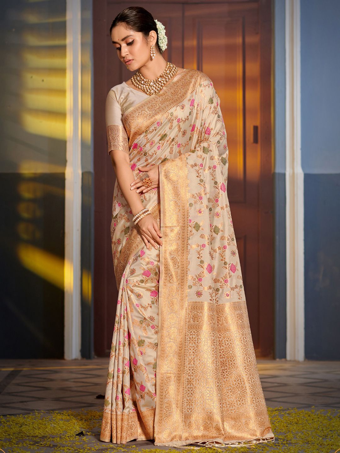 

SANGAM PRINTS Woven Design Zari Tussar Saree, Cream