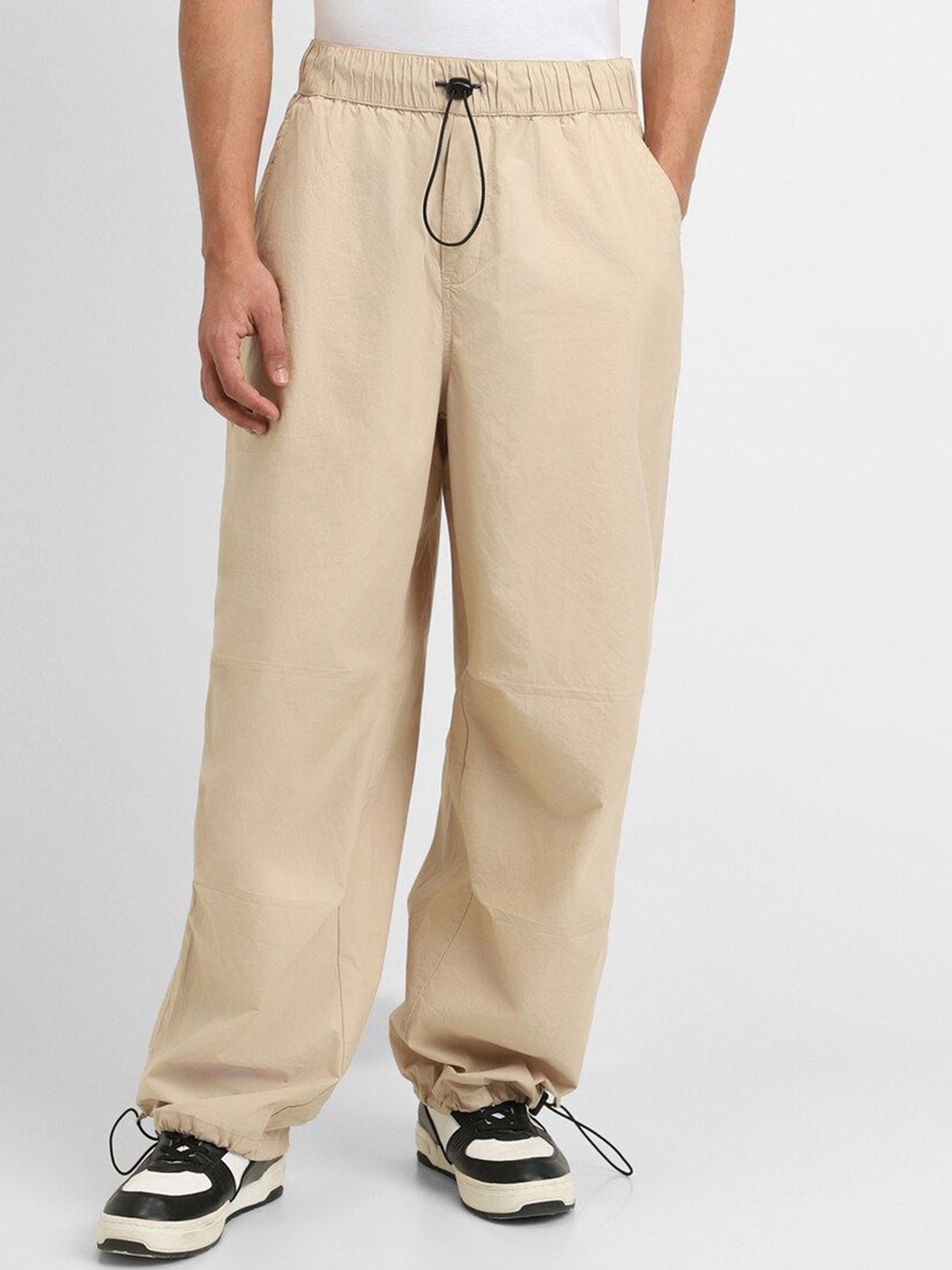 

FOREVER 21 Men Solid Cotton Joggers, Beige