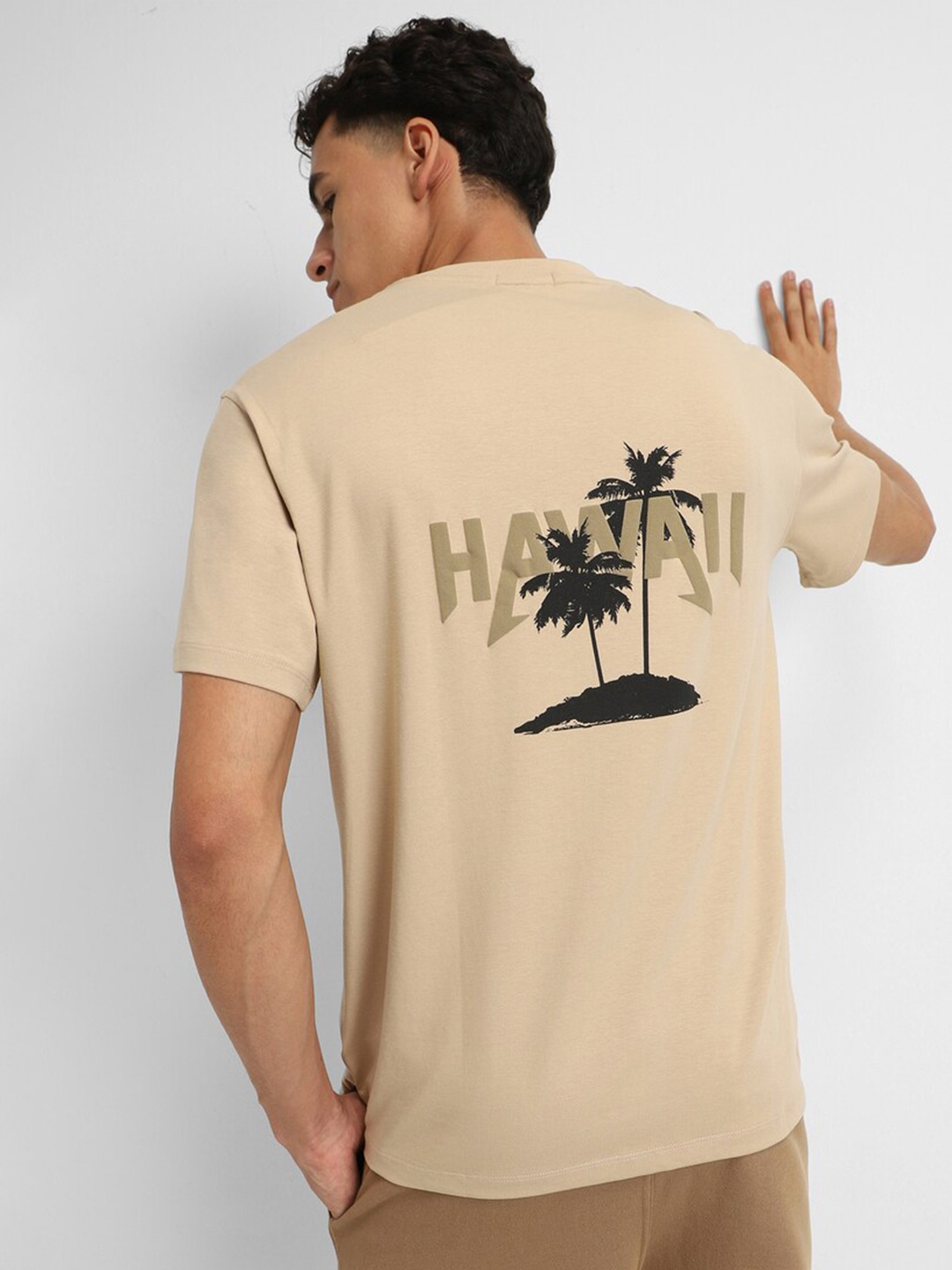 

FOREVER 21 Men Tropical Printed Round Neck T-shirt, Beige