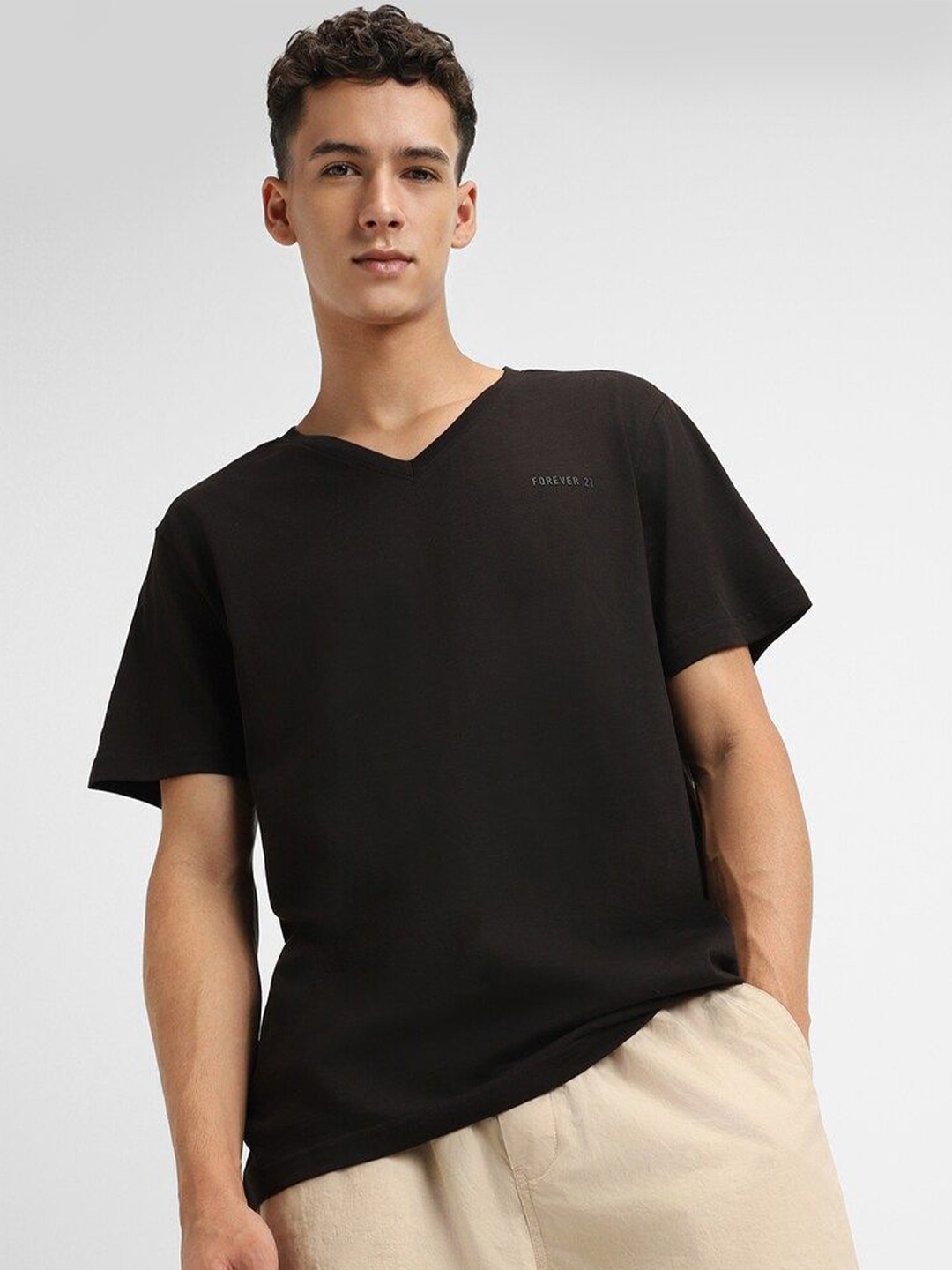 

FOREVER 21 Men V-Neck Solid T-shirt, Black