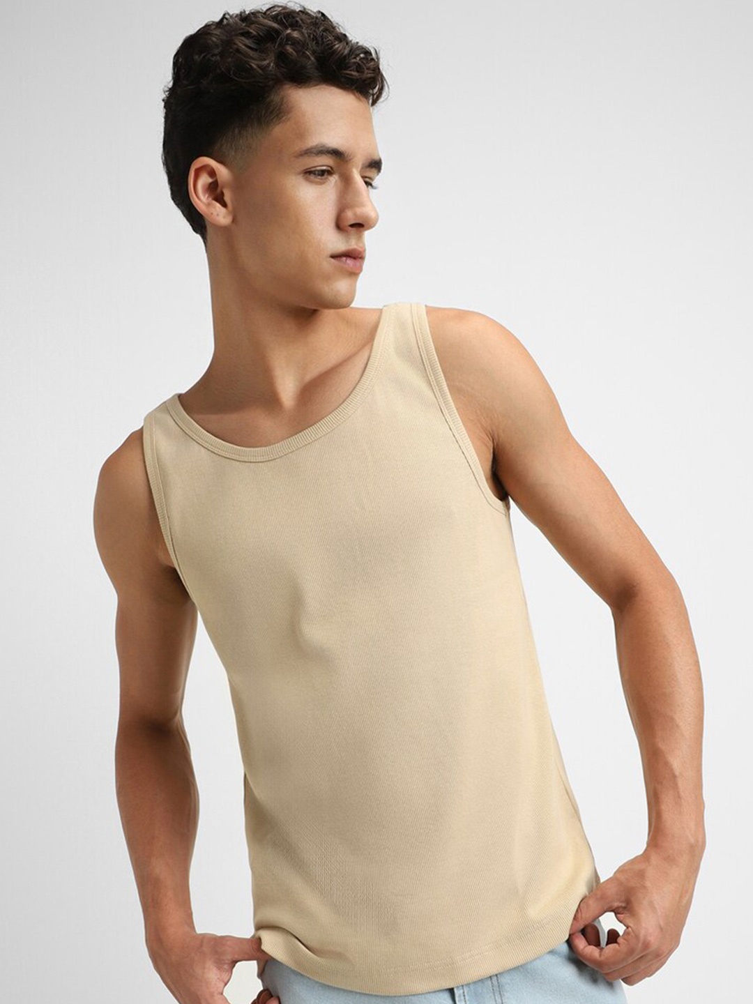 

FOREVER 21 Men Sleeveless Scoop Neck Solid T-shirt, Beige