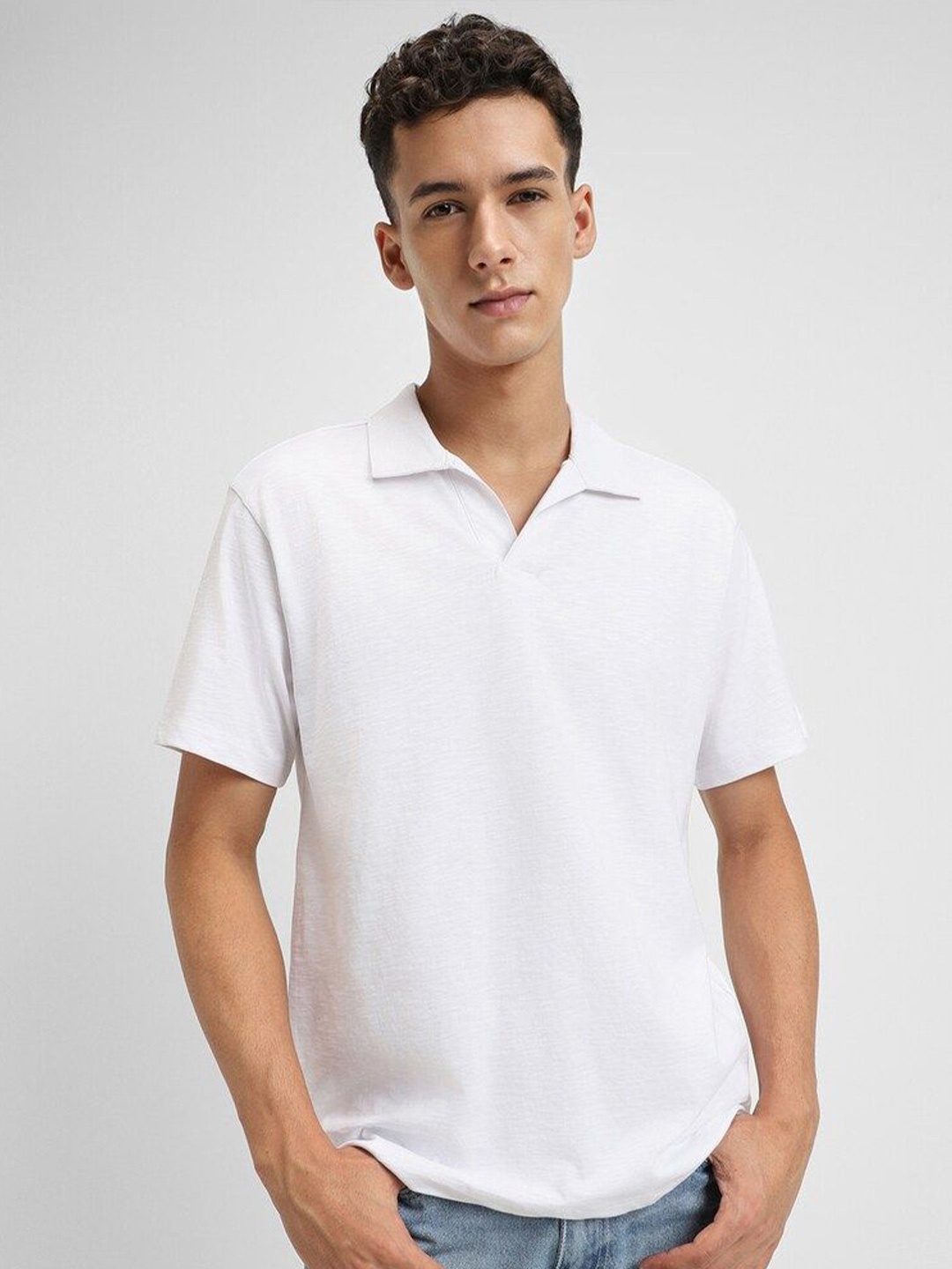 

FOREVER 21 Men Polo Collar Cut Outs Solid T-shirt, White