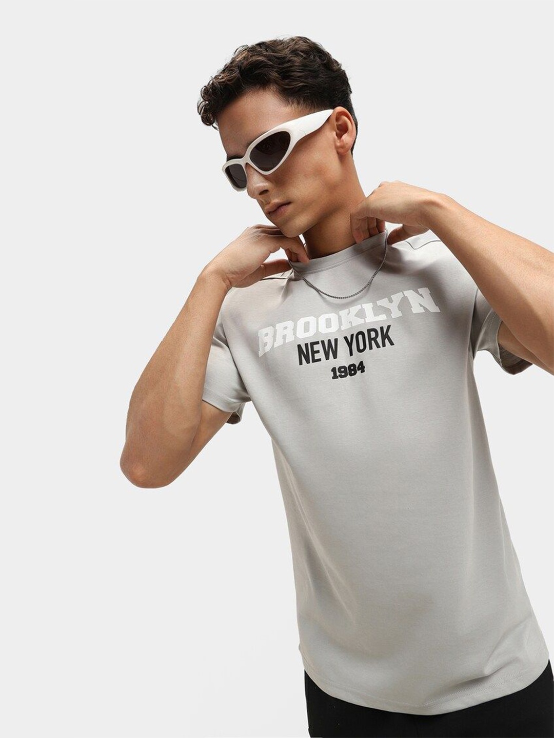 

FOREVER 21 Men Typography Printed Round Neck T-shirt, Grey