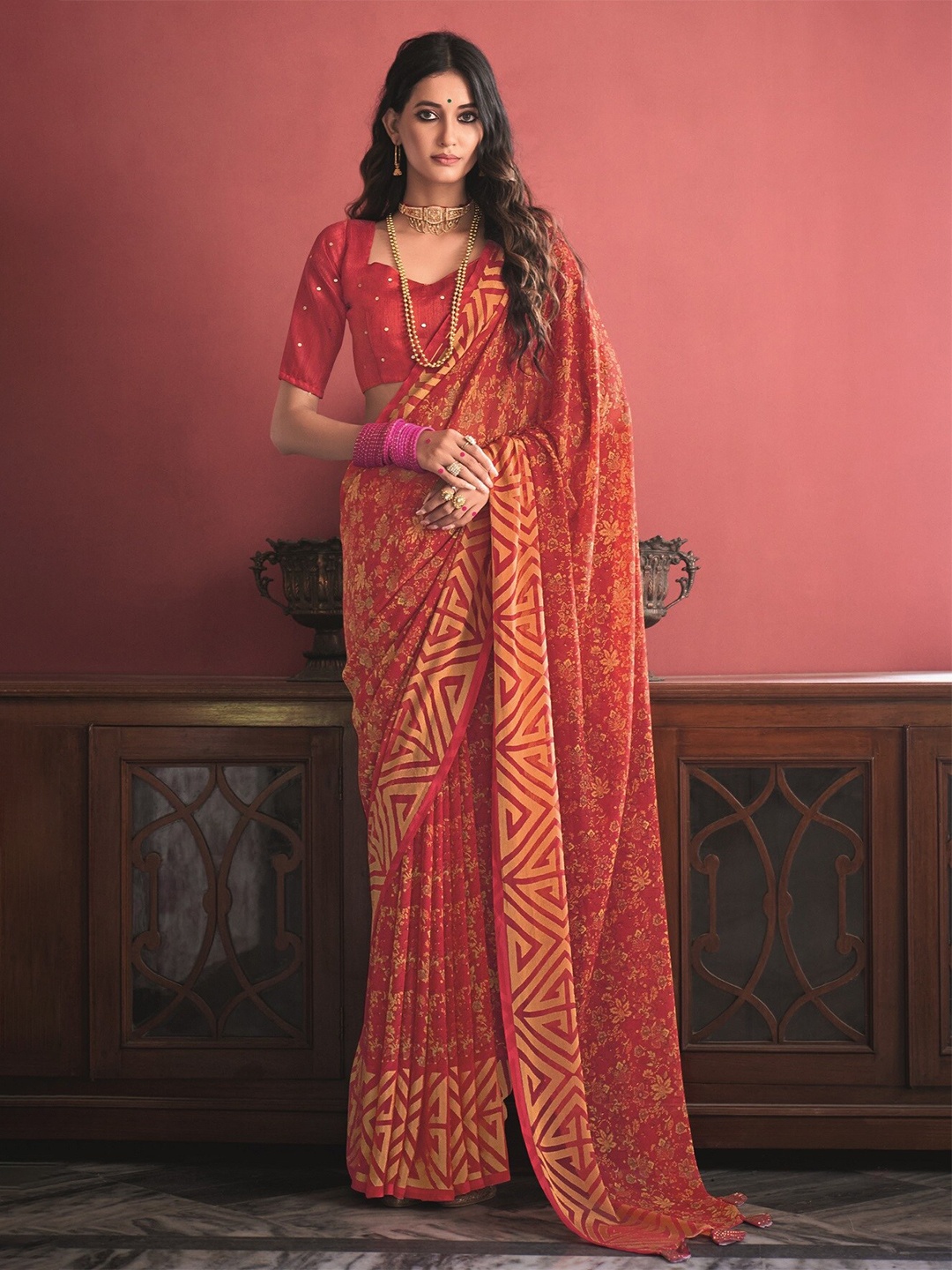 

Panzora Floral Brasso Saree, Red