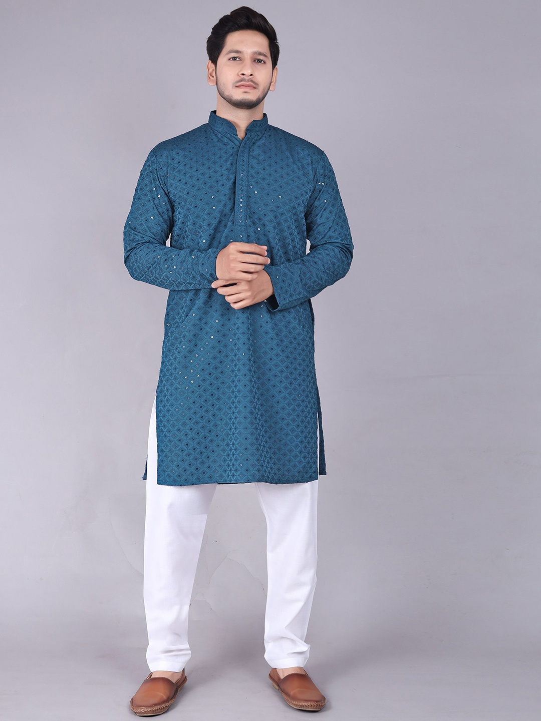 

amzira Embroidered Regular Sequinned Pure Cotton Kurta with Pyjamas, Teal