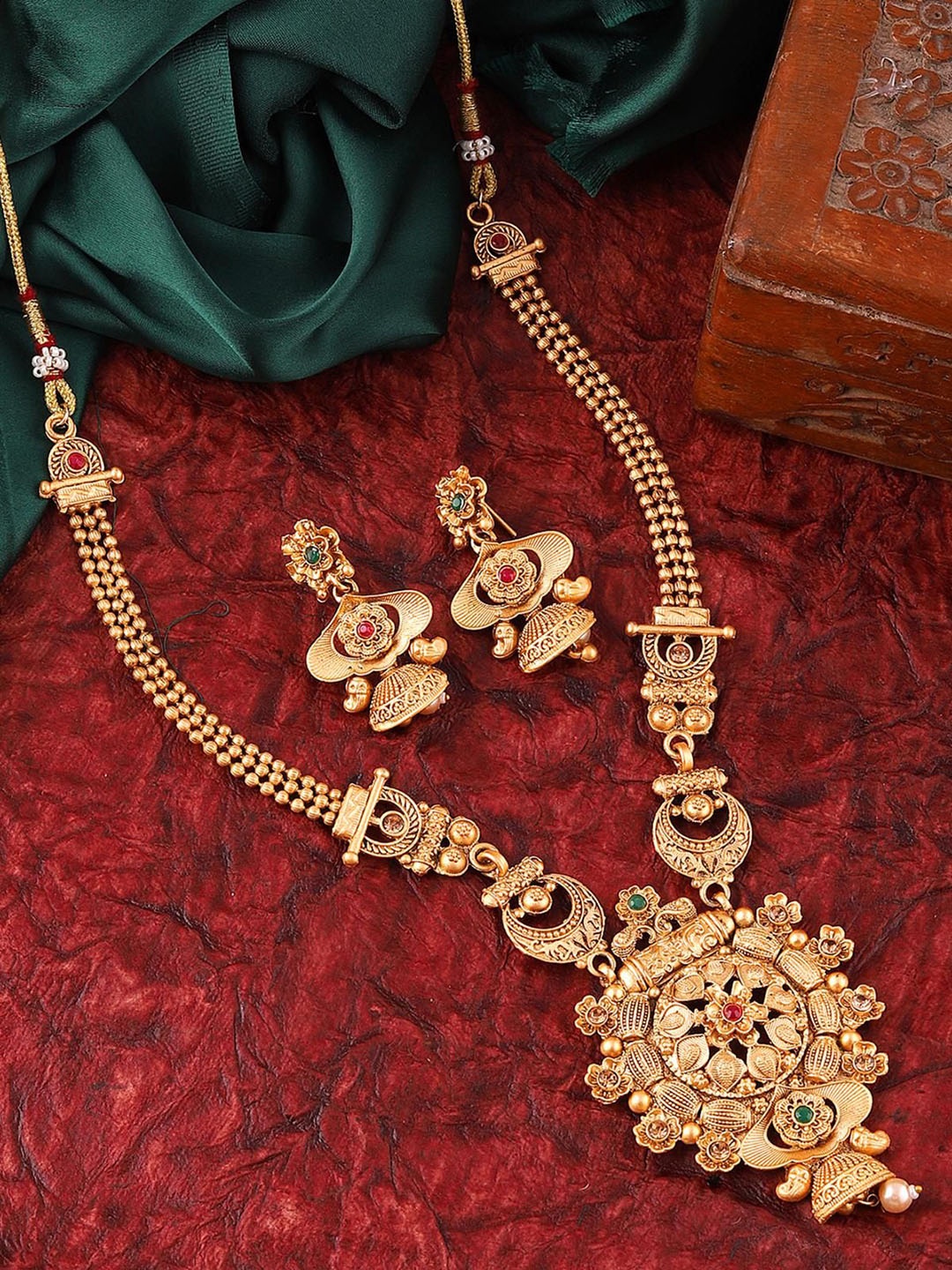 

MANSIYAORANGE Gold Plated Artificial Stones and Beads Studded Jewellery Set
