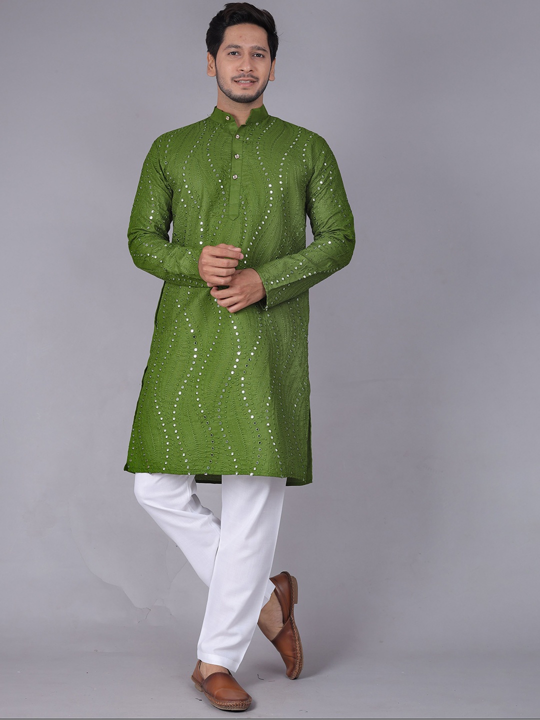 

amzira Embroidered Regular Mirror Work Pure Cotton Kurta with Pyjamas, Green