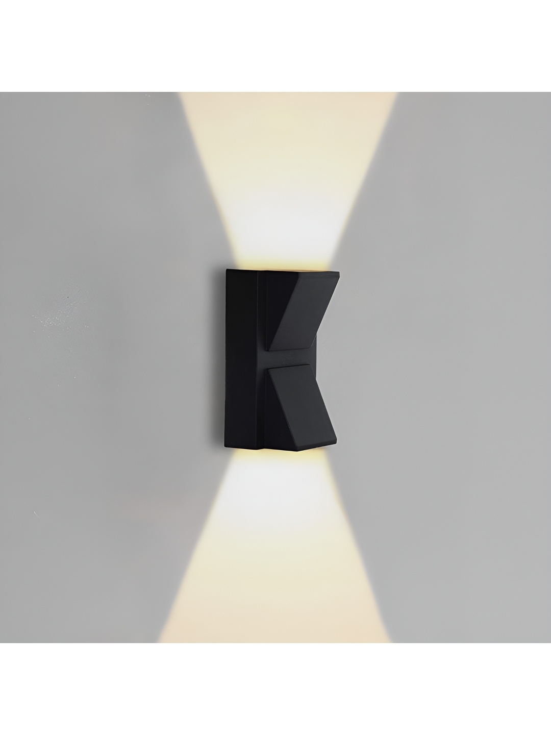 

SPARK WORLD Black Metal Quirky Abstract Shaped Shaped Wall Lamp