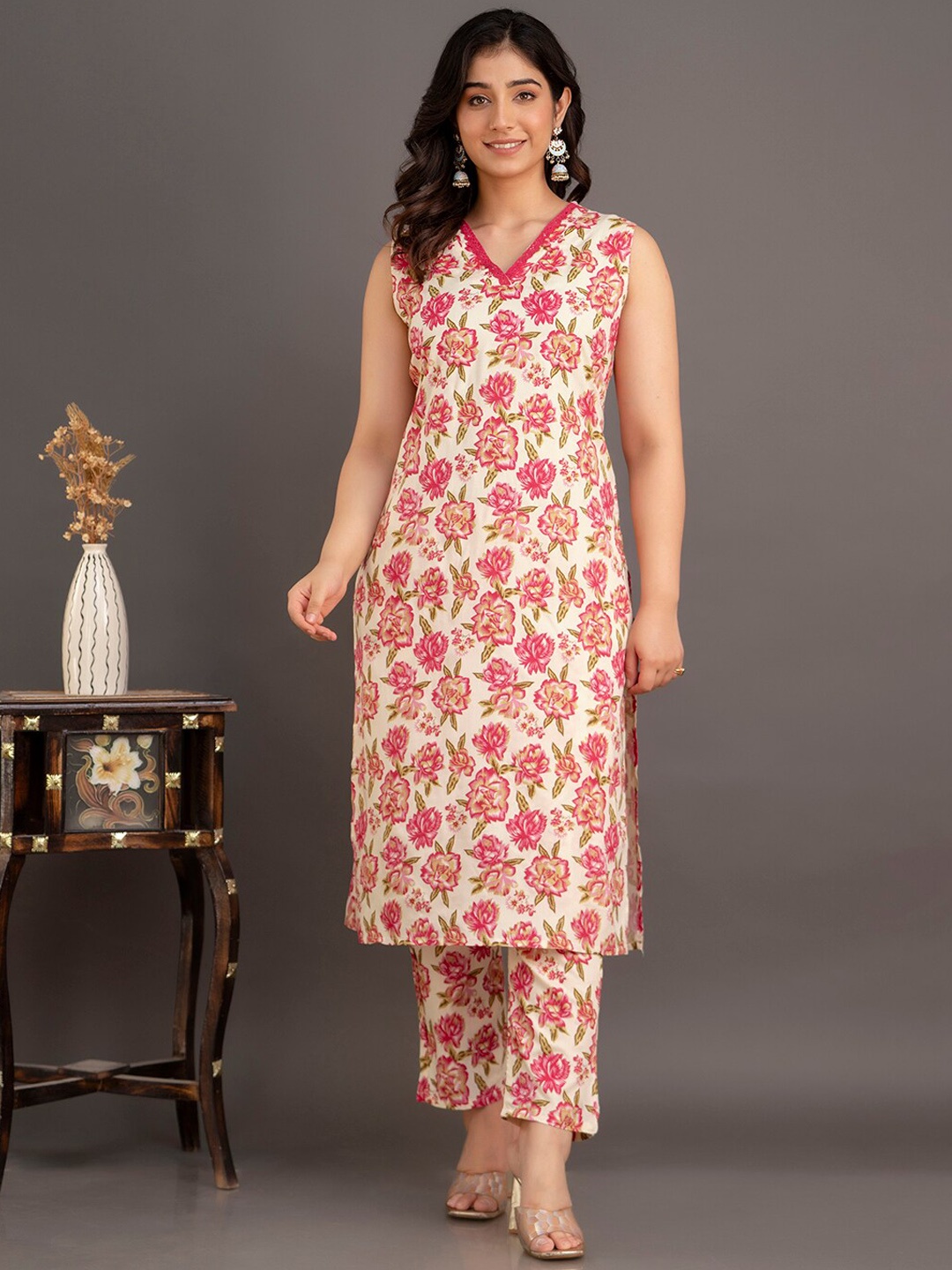 

Veshviti V Neck Sleeveless Floral Printed Liva Straight Kurta with Palazzo, Pink