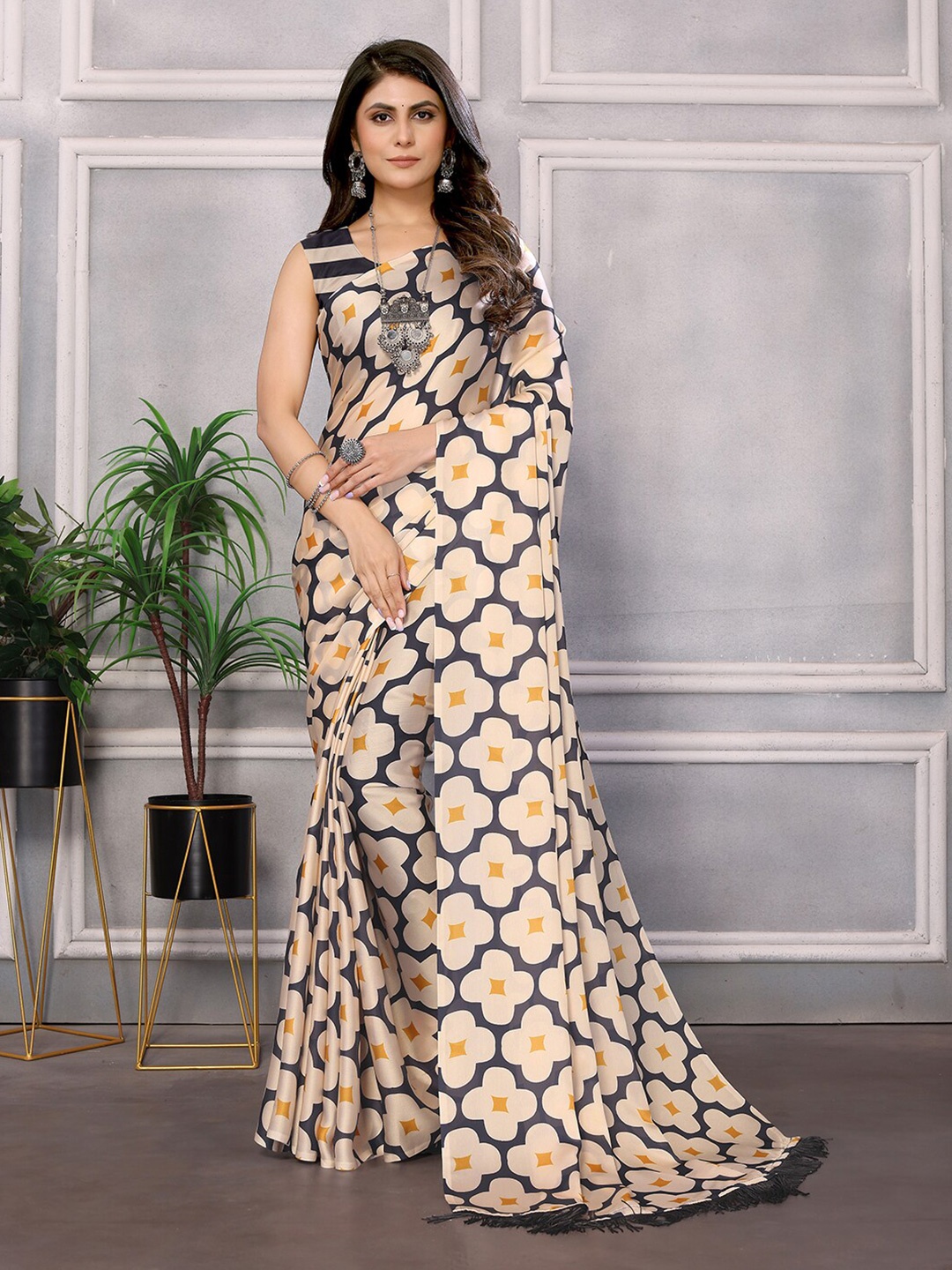 

ARYZE Floral Satin Saree, Purple