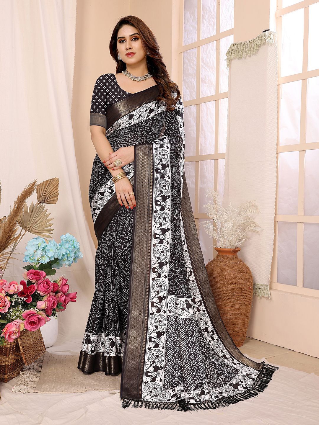 

ARYZE Ethnic Motif Woven Design Saree With Blouse Piece, Black