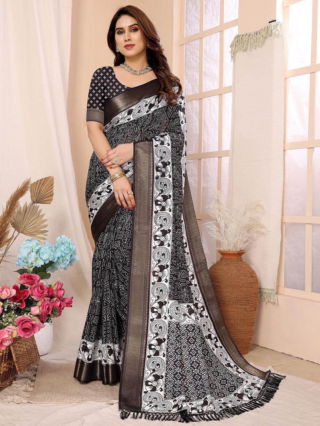 

ARYZE Floral Block Print Saree, Black