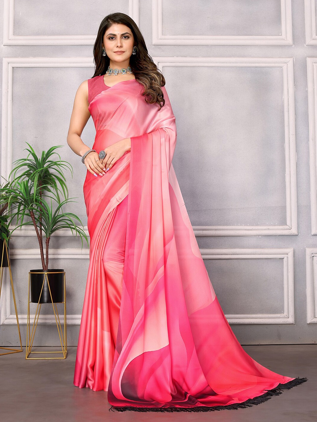 

ARYZE Printed Satin Saree, Pink