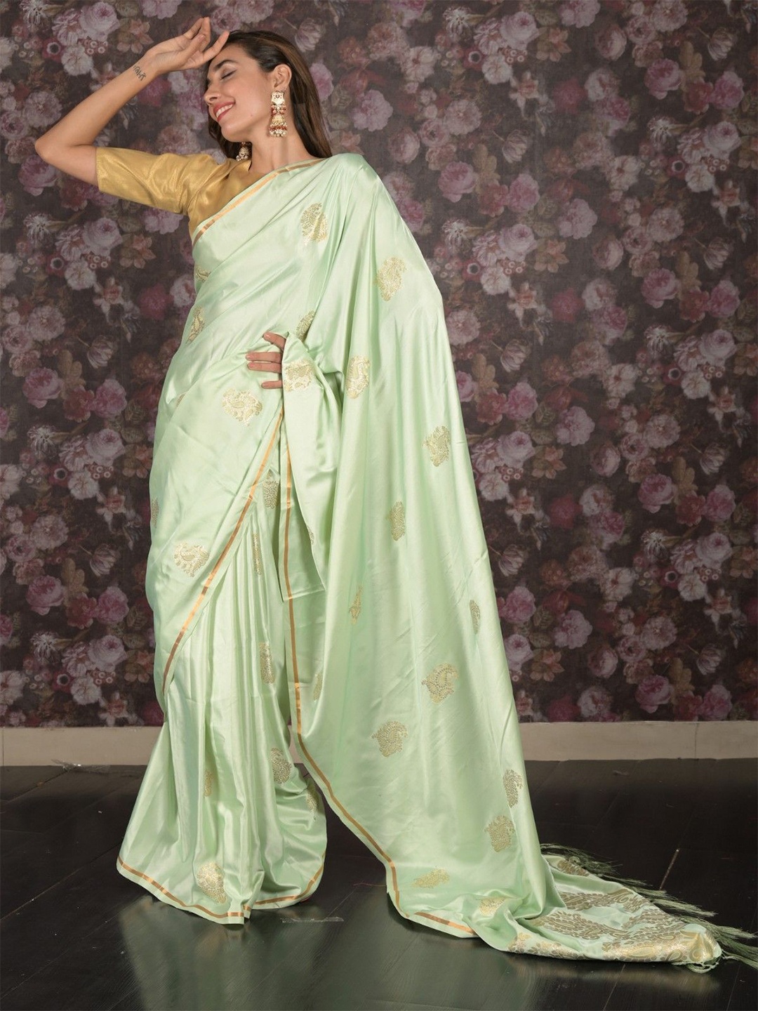 

ODETTE Ethnic Motifs Woven Design Zari Saree, Green