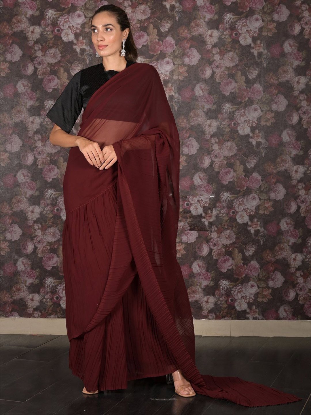 

ODETTE Solid Saree, Maroon