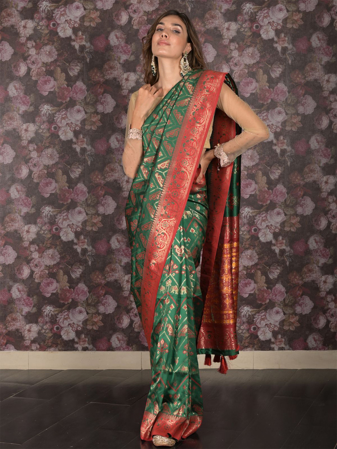 

ODETTE Woven Design Zari Saree, Green