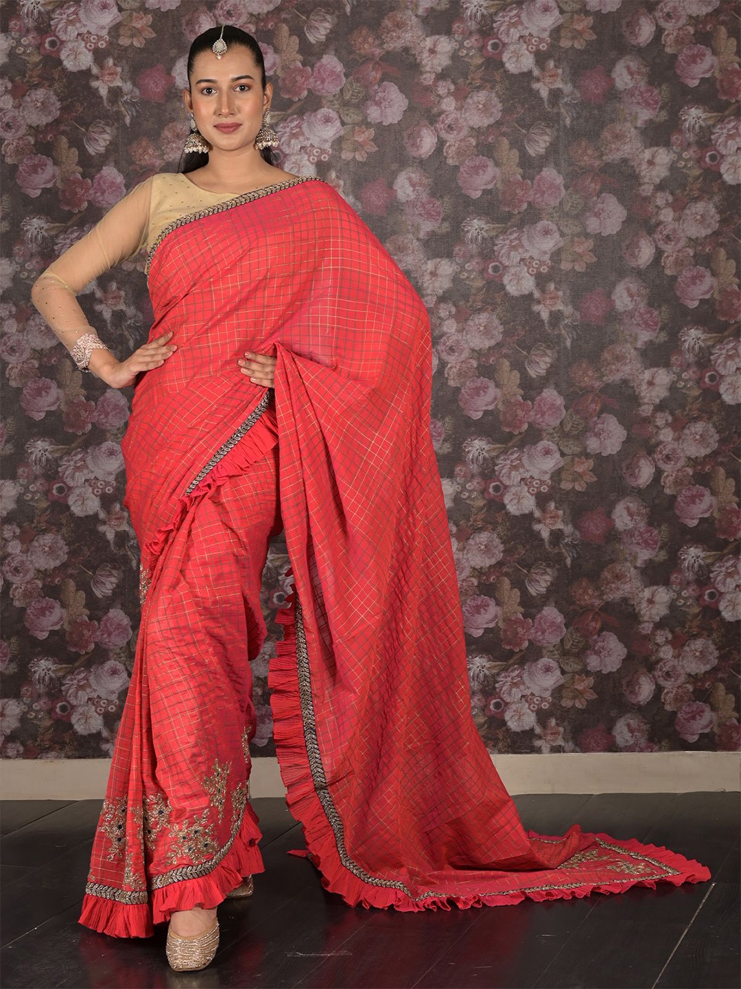 

ODETTE Checked Embroidered Saree, Red