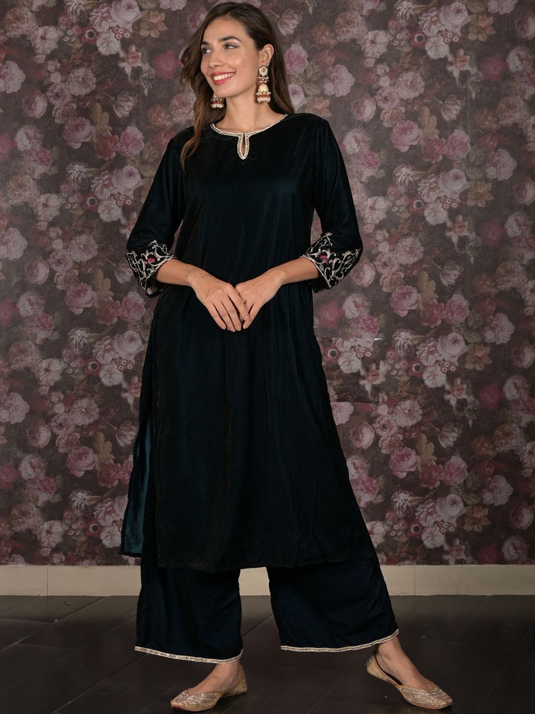 

ODETTE Keyhole Neck Ethnic Embroidered Velvet Straight Kurta with Palazzo, Teal