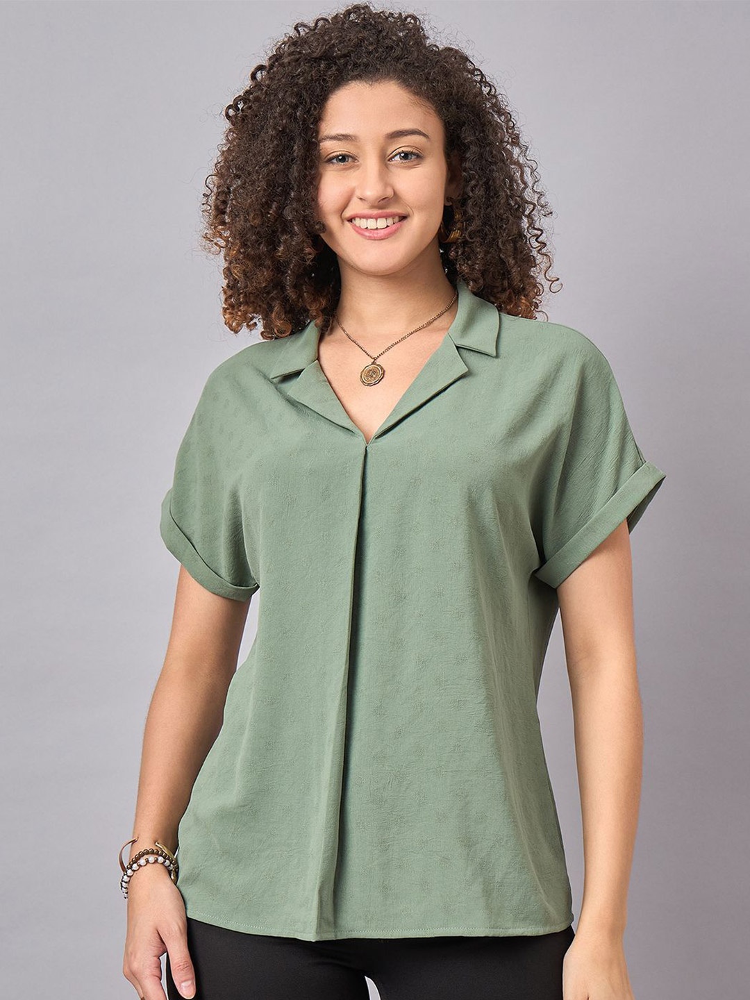 

STYLE BLUSH Solid Cuban Collar Shirt Style Top, Sea green