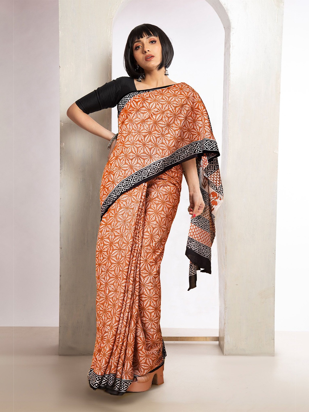 

Unnati Silks Floral Pure Cotton Handloom Bagru Saree, Brown