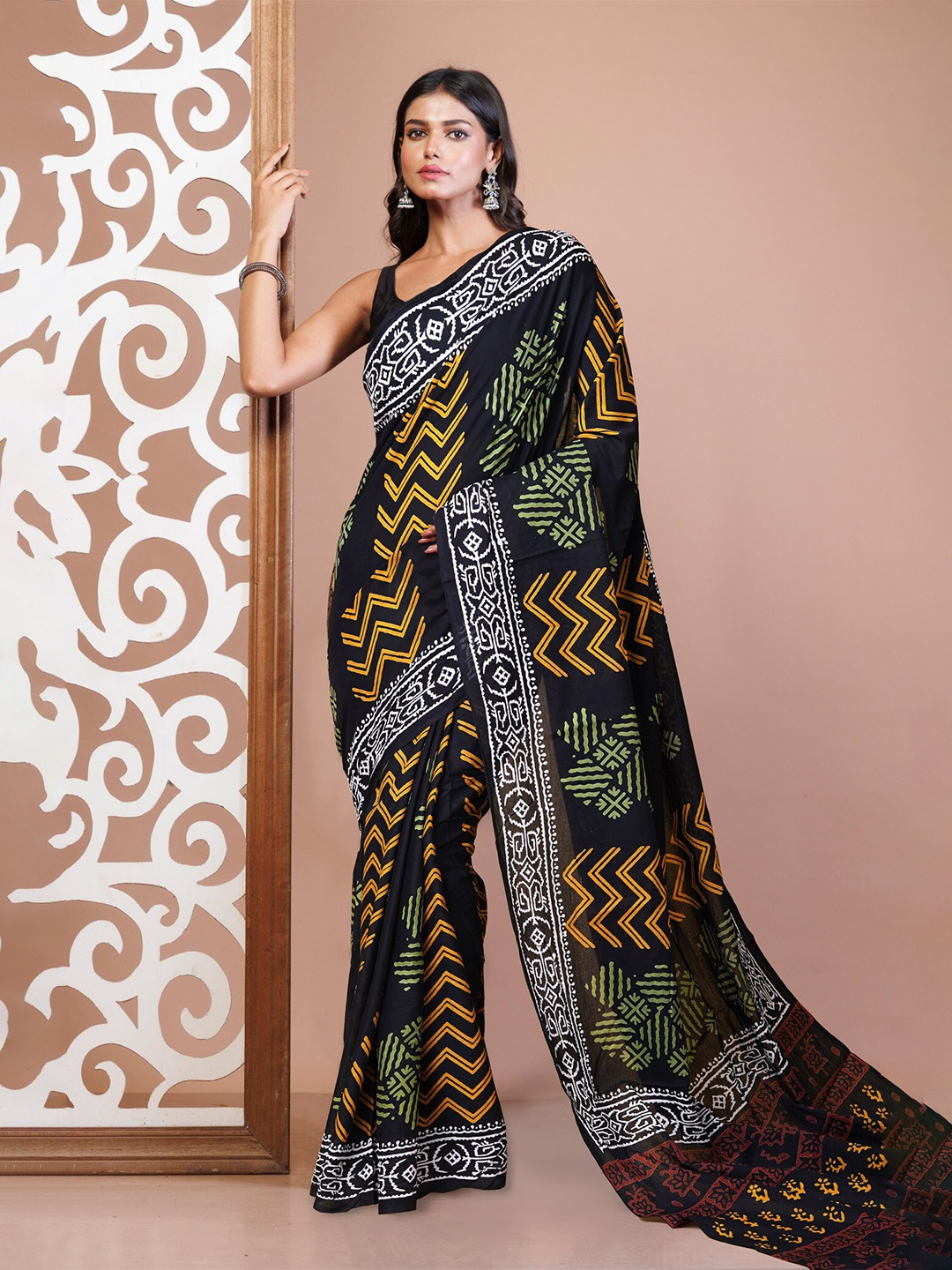 

Unnati Silks Ethnic Motifs Pure Cotton Handloom Block Print Saree, Black