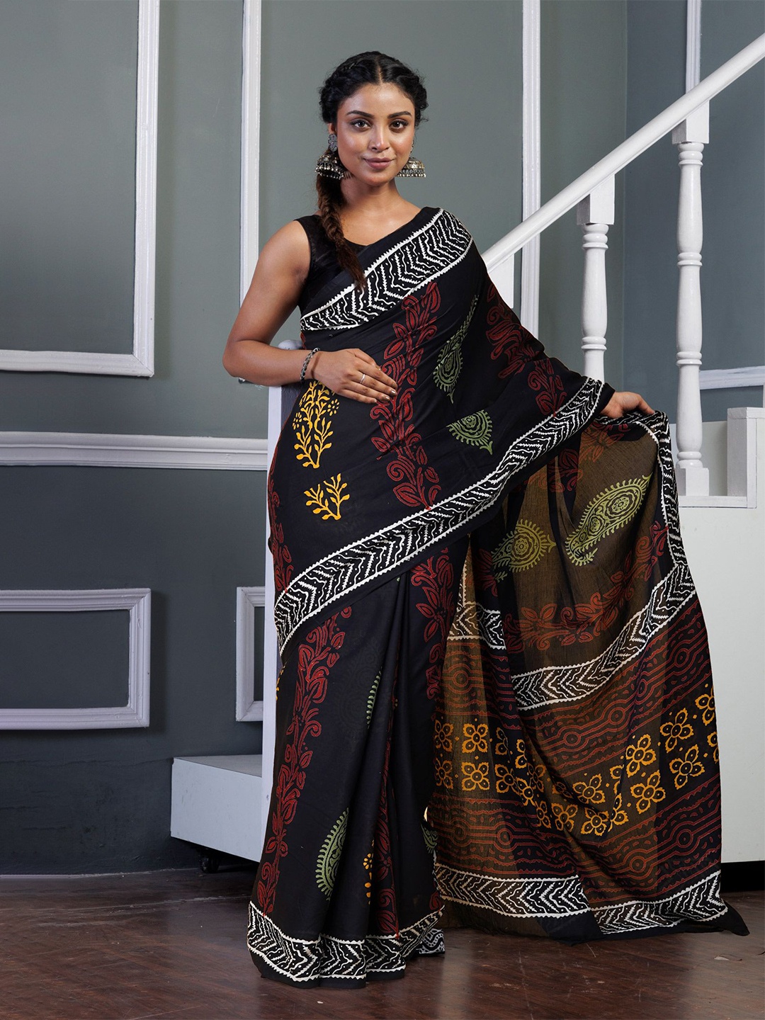 

Unnati Silks Ethnic Motifs Pure Cotton Handloom Block Print Saree, Black