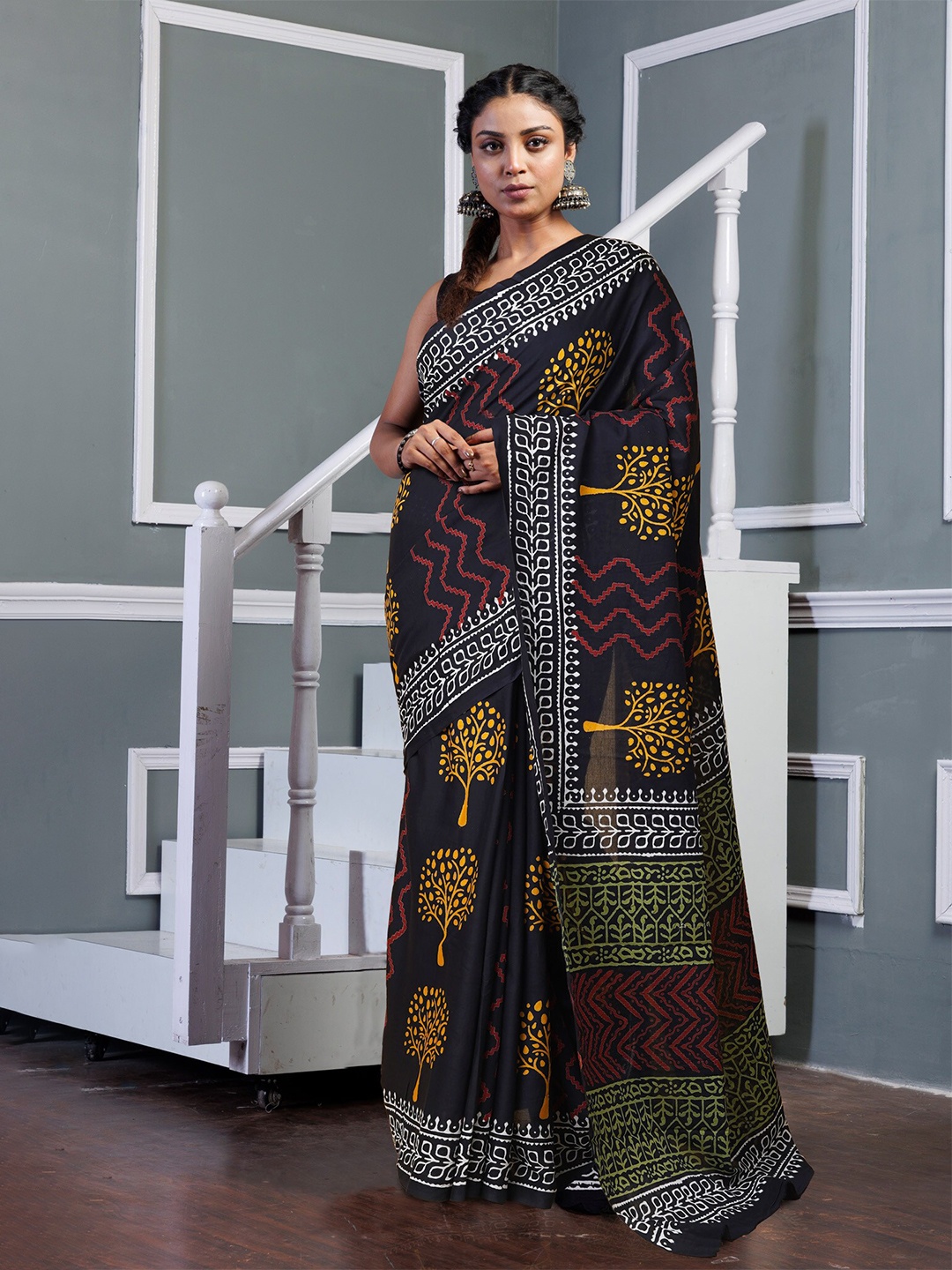 

Unnati Silks Ethnic Motifs Pure Cotton Handloom Block Print Saree, Black