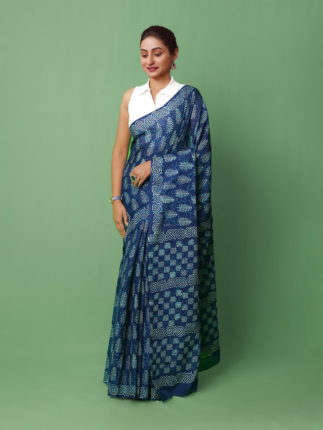 

Unnati Silks Ethnic Motifs Pure Cotton Handloom Block Print Saree, Navy blue