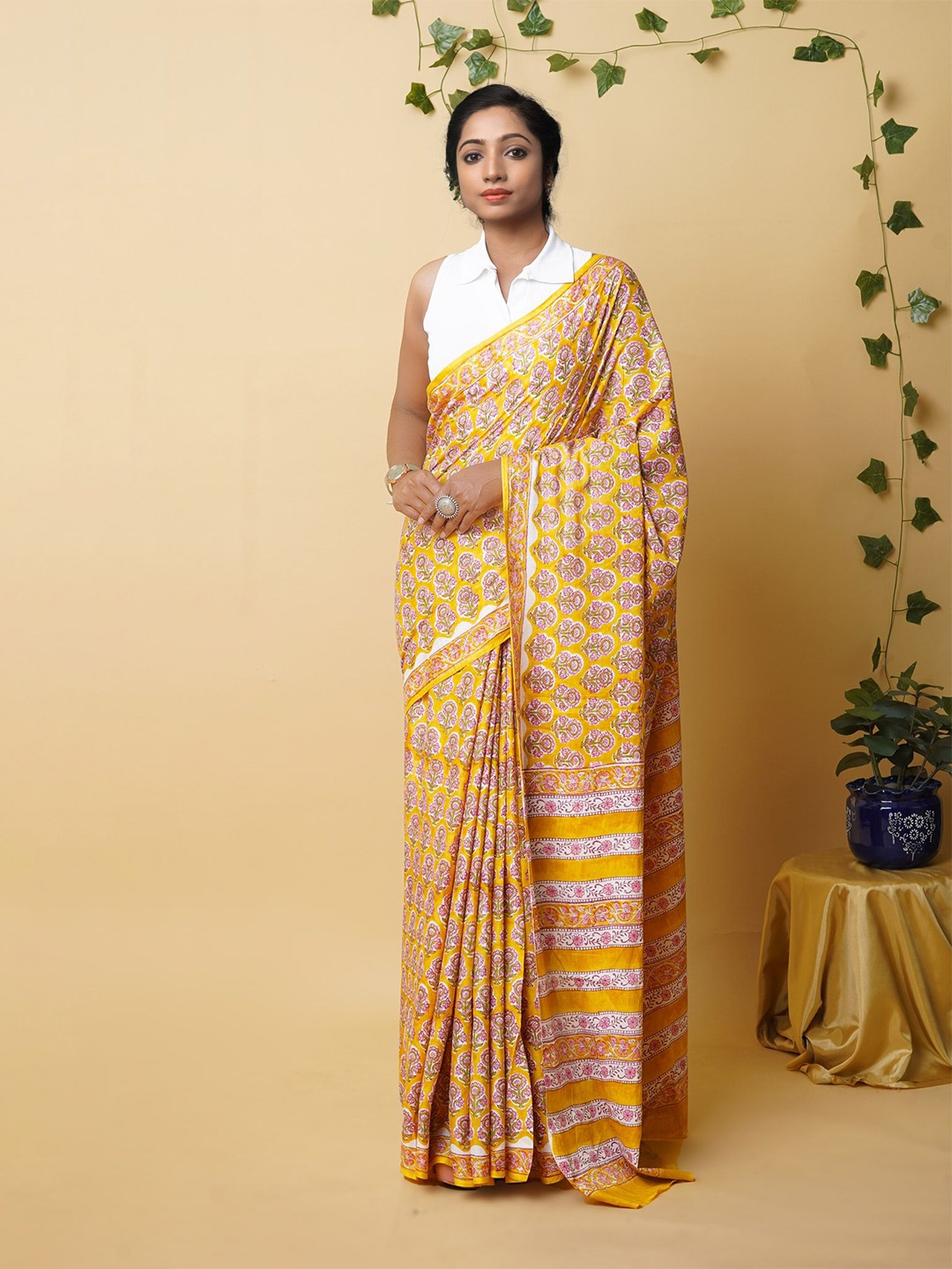 

Unnati Silks Ethnic Motifs Pure Cotton Handloom Block Print Saree, Yellow