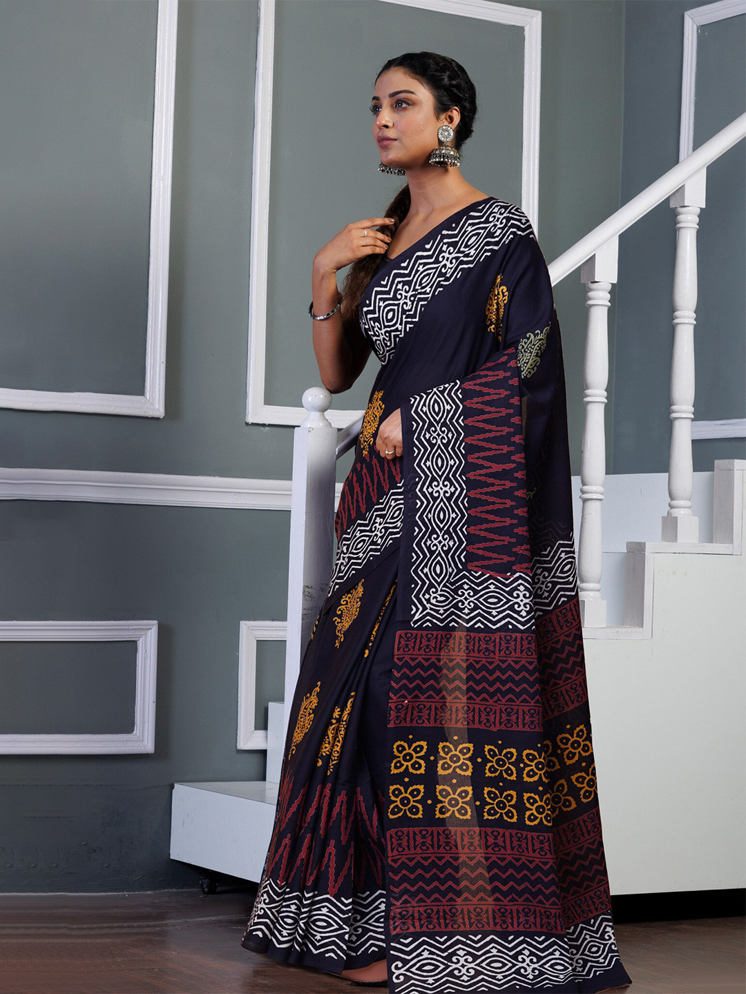 

Unnati Silks Ethnic Motifs Pure Cotton Handloom Block Print Saree, Black
