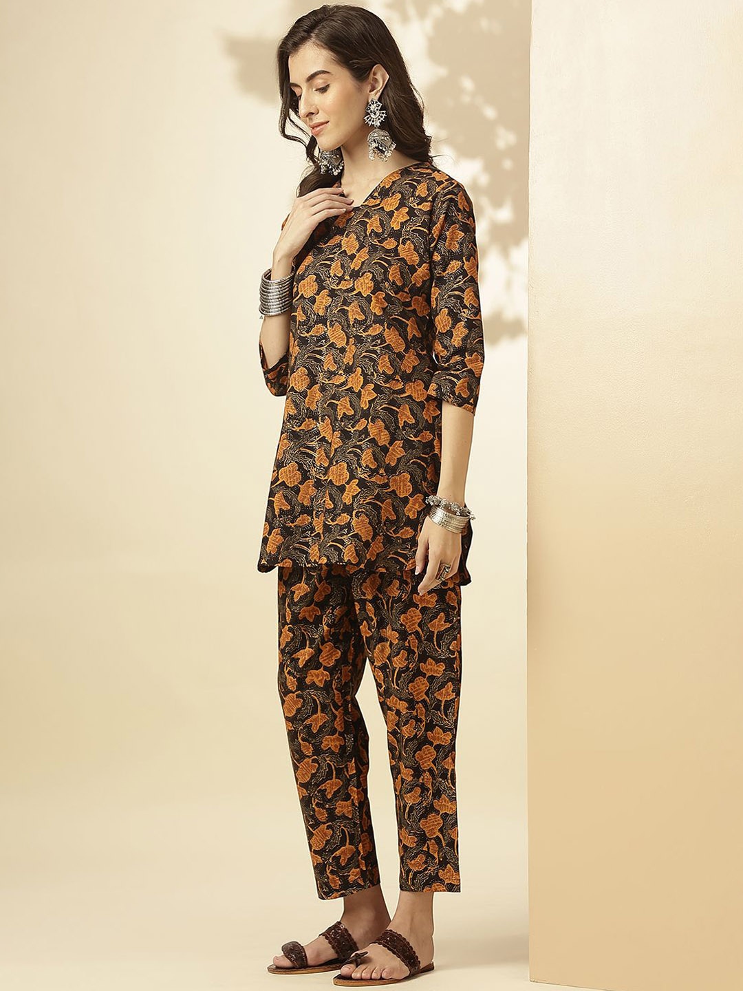 

KALINI Floral Printed V-Neck Three-Quarter Sleeves Tunic With Trousers, Navy blue