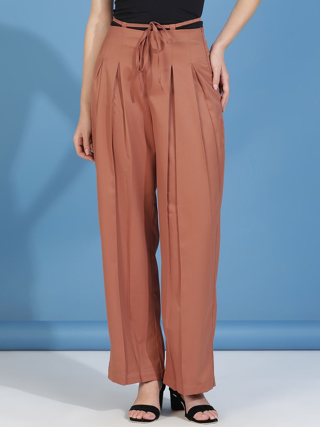 

Stylecast X Kotty Women Brown Relaxed Straight Fit High-Rise Easy Wash Parallel Trousers