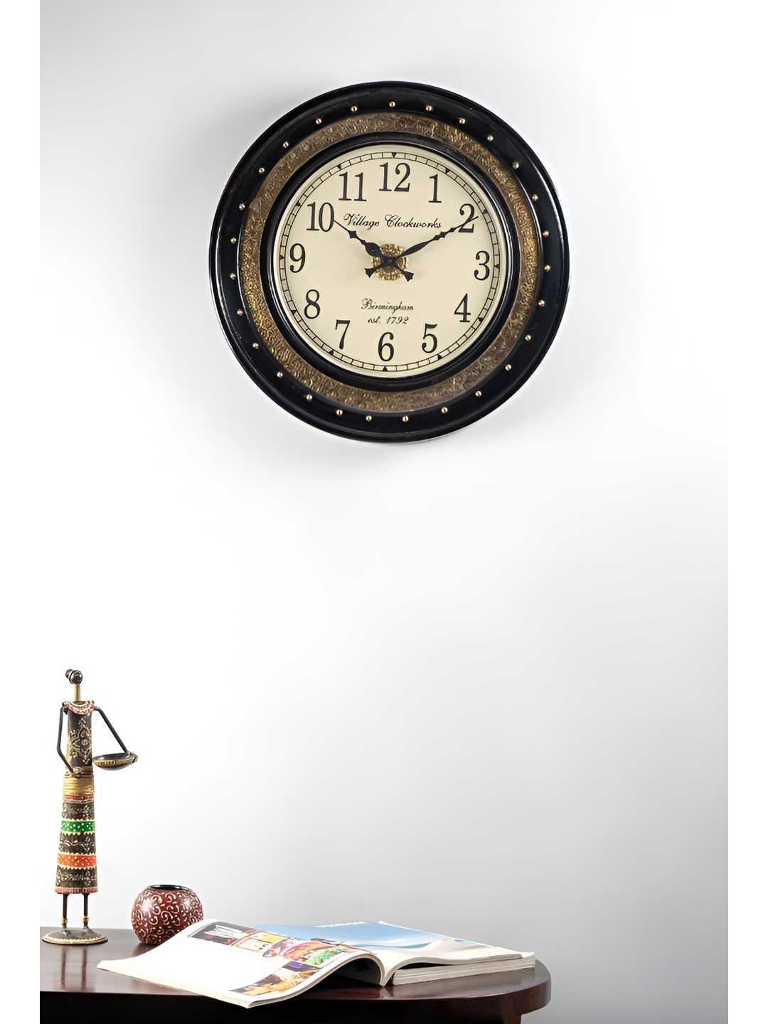

vedas Metal Round Analogue Wall Clock, Metallic