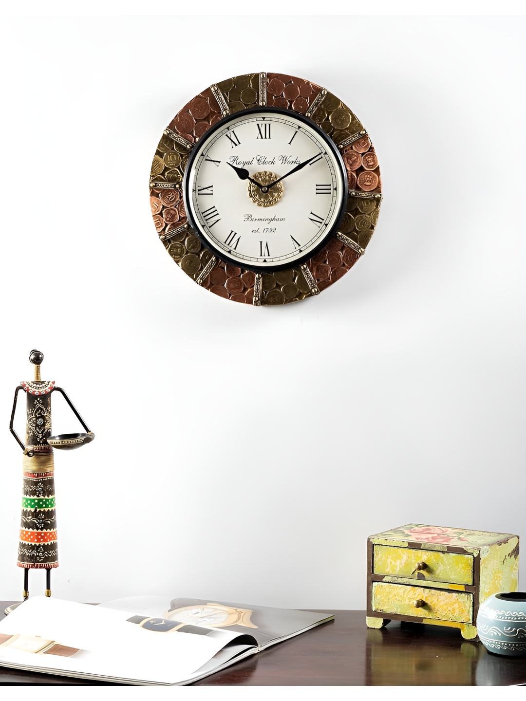 

vedas Gold & White Textured Round Analouge Wall Clock