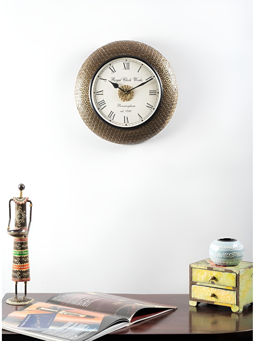 

vedas Brown & White Textured Round Analogue Wall Clock