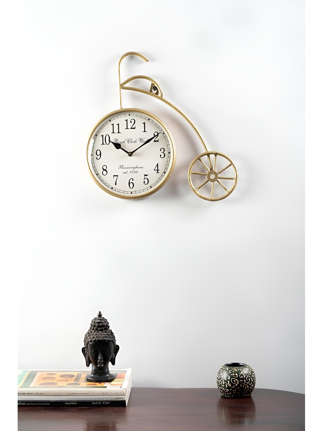 

vedas White Solid Round Analogue Wall Clock, Metallic