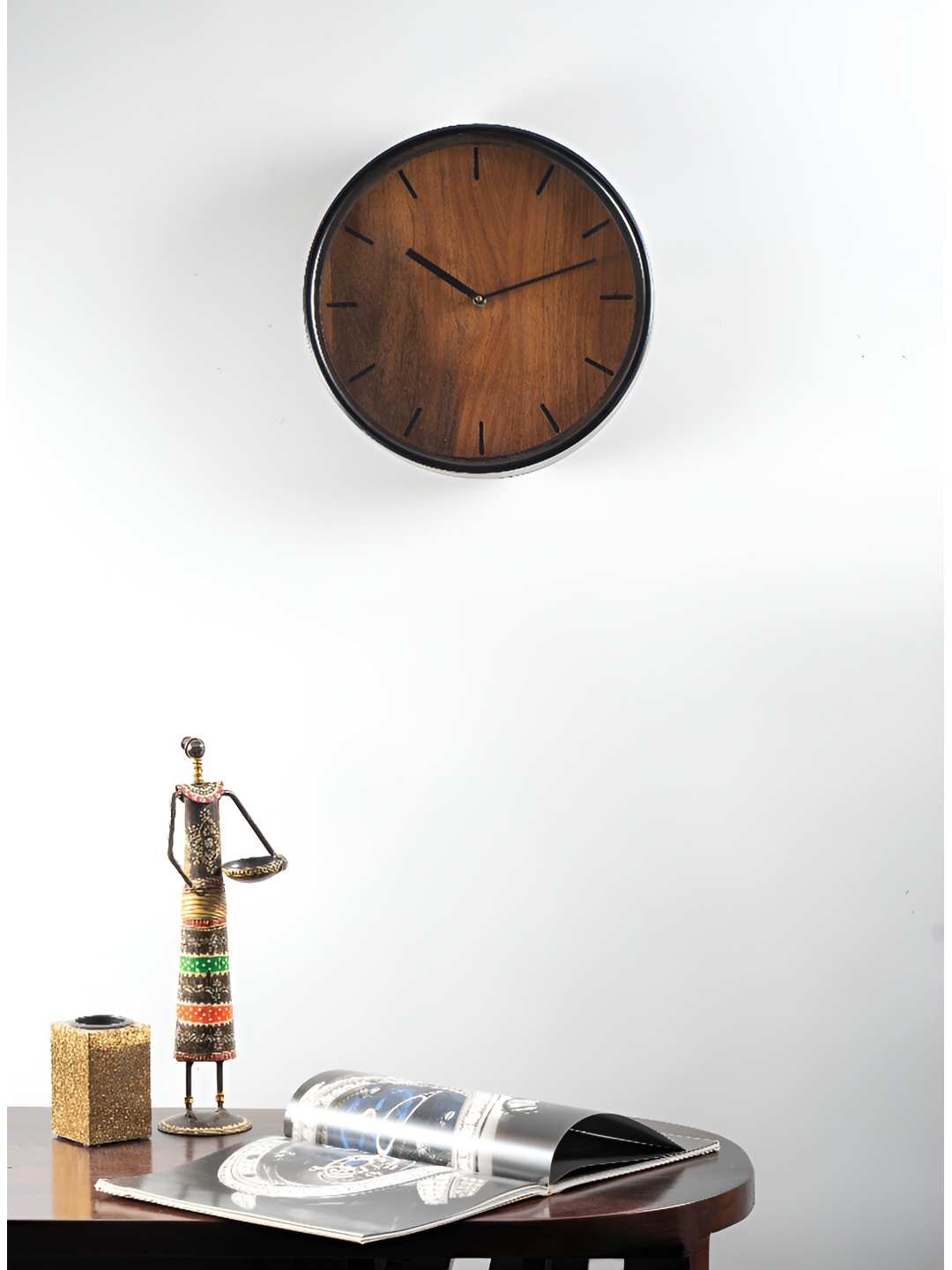 

vedas Brown & Black Textured Round Analogue Wall Clock